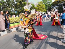 Meriah, Pemkab Nganjuk Gelar Karnaval, 13 Kelompok dari SMAN 2 Pamer Kostum Kreatif