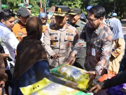 Dukung SPHP: Kapolres Bondowoso dan Forkopimda Gelar Operasi Pasar Beras Murah di Bawah Harga Pasar