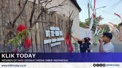 Warga Desa Koncer Kidul Percantik Lingkungan dengan WallGang Decoration Sambut HUT ke-80 RI