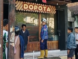 Kebakaran Toko Dopota Gegerkan Warga Bondowoso, Kerugian Ditaksir Capai Rp100 Juta