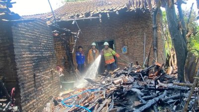 Kebakaran Dapur di Grujugan Lor Bondowoso, Diduga Akibat Kebocoran Tabung Gas, Damkar Bertindak Cepat