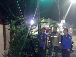 Hampir Menimpa Rumah Warga, Tiang Vendor Diduga Tak Berizin, Dijalan Provinsi Tenggarang Bondowoso