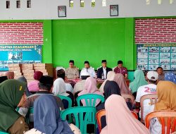 Pasca Puting Beliung, Pemkab Bondowoso Salurkan 52 Paket Sembako, Kades Binakal juga Gadingsari Berharap DPRD Turun Langsung