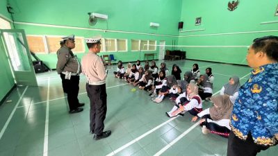 Polantas Sapa Siswa SMAN 1 Tenggarang, Tanamkan Budaya Tertib Lalu Lintas di Ops Zebra Semeru 2025