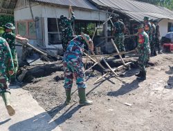 Aksi Kemanusiaan TNI: Pembongkaran Rumah Terdampak Erupsi untuk Pemulihan Warga.