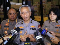 Slog Polri Percepat Distribusi Bantuan ke Tiga Provinsi Terdampak Bencana Melalui Jalur Udara dan Laut