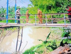 Kepala Desa Bagor Wetan Tinjau Jembatan Gantung Ngronggo Jelang Pembongkaran dan Pembangunan Baru