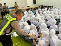 Operasi Keselamatan Semeru 2026: Polantas Menyapa Siswa SMKN 2 Bondowoso, Tanamkan Kesadaran Tertib Lalu Lintas Sejak Dini