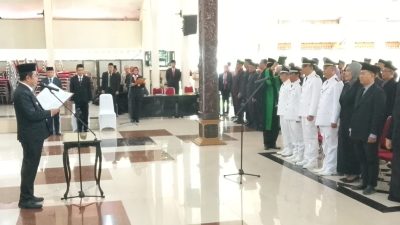 Bupati Bondowoso Lantik 15 Pejabat Administrator dan Pengawas, Tekankan Profesionalisme dan Optimalisasi PBB