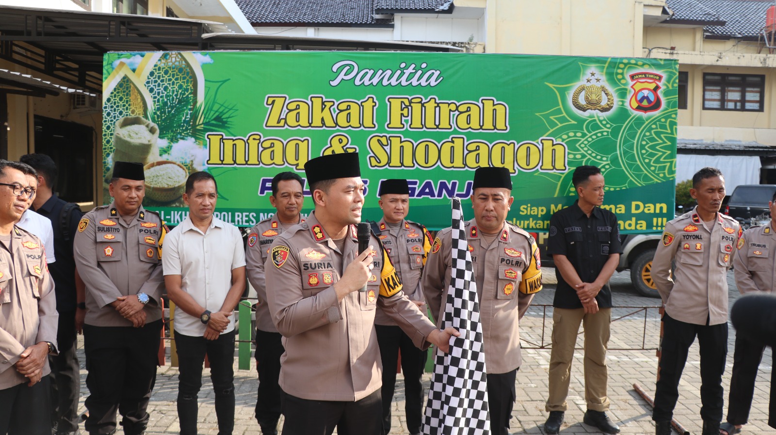 Jelang Idulfitri, Polres Nganjuk Distribusikan Zakat Fitra ke Warga, Kapolres: Pererat Kedekatan dengan Masyarakat