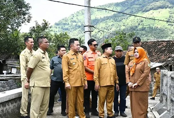 Bupati Bondowoso Tinjau Langsung Perbaikan Dampak Banjir di Wonoboyo, Tekankan Percepatan Pemulihan