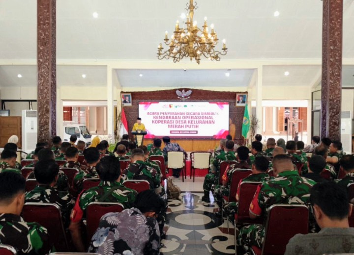 Pemkab Bondowoso Serahkan 41 Truk Hibah, Bupati Tegaskan KDKMP Harus Jadi Motor Utama Kemandirian Desa