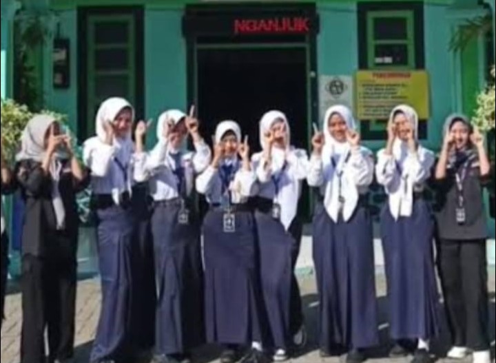 Semarak Kebersamaan! Dies Natalis ke-43 SMPN 5 Nganjuk Dirayakan dengan Jalan Sehat dan Bazar Kreatif