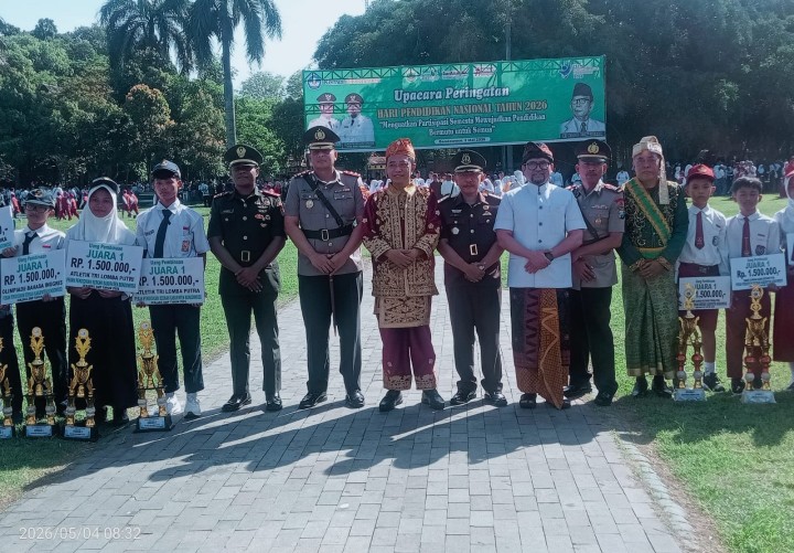 Busana Adat Warnai Hardiknas 2026 di Bondowoso, Bupati Tegaskan Pendidikan Jadi Prioritas Masa Depan