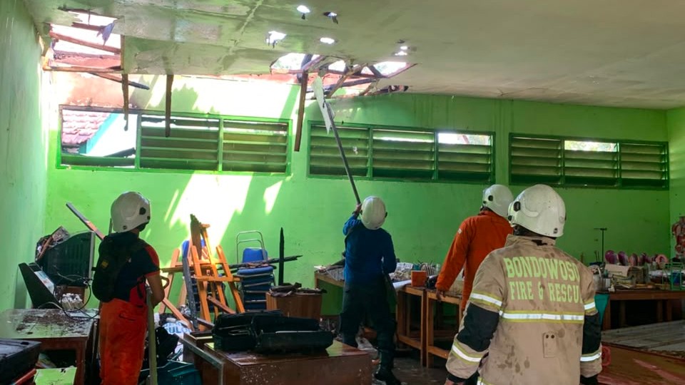 Gudang Kesenian SMP Wringin Terbakar, Api Diduga Berasal dari Pembakaran Sampah