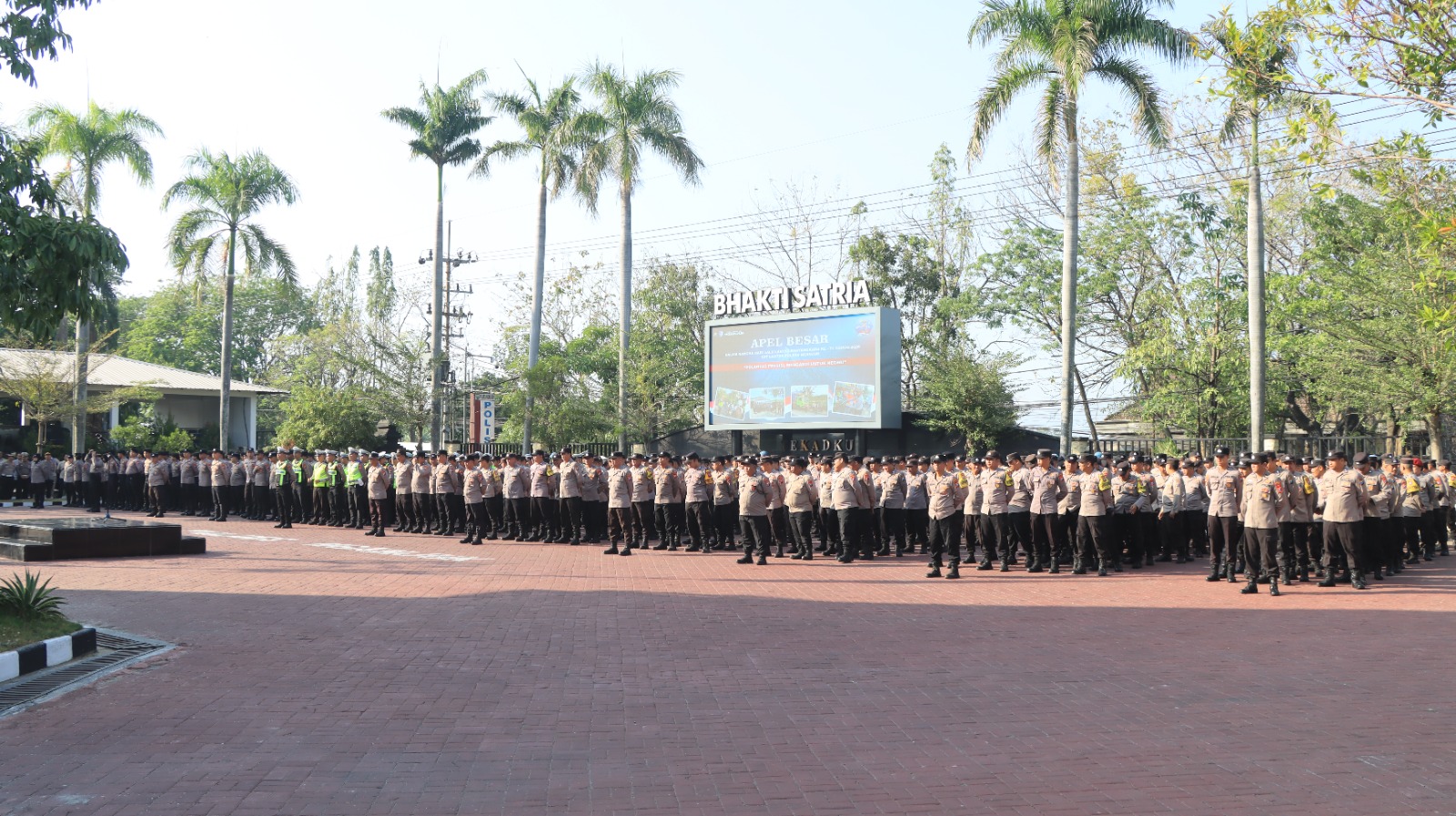 Hari Lalu Lintas Bhayangkara ke-71, Polres Nganjuk Gelar Apel Besar Libatkan Lebih dari Seribu Peserta