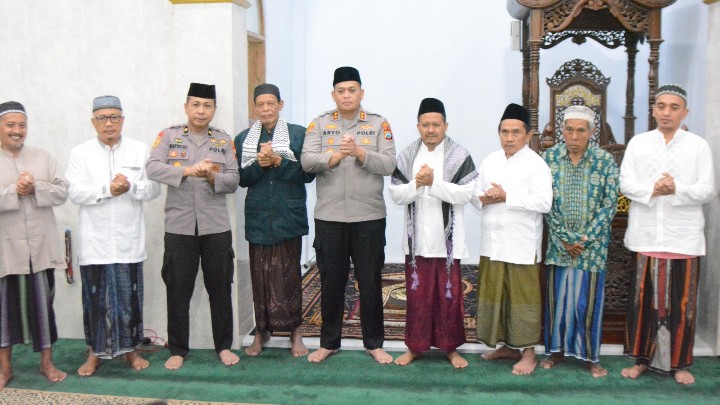 Kapolres Bondowoso Bersama PJU Sambangi Masjid Aw Wabbin, Dengarkan Keluhan Warga