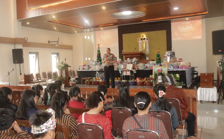 Perkuat Toleransi, Kapolres Bondowoso Hadiri Ibadah Minggu Kasih di GKJW